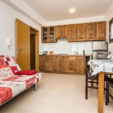 Apartment By The Sea - 18515 Vir