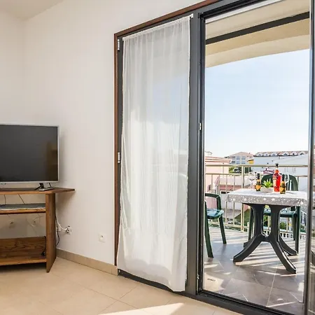 Appartement By The Sea - 18515 Vir