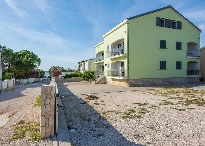Apartment By The Sea - 18515